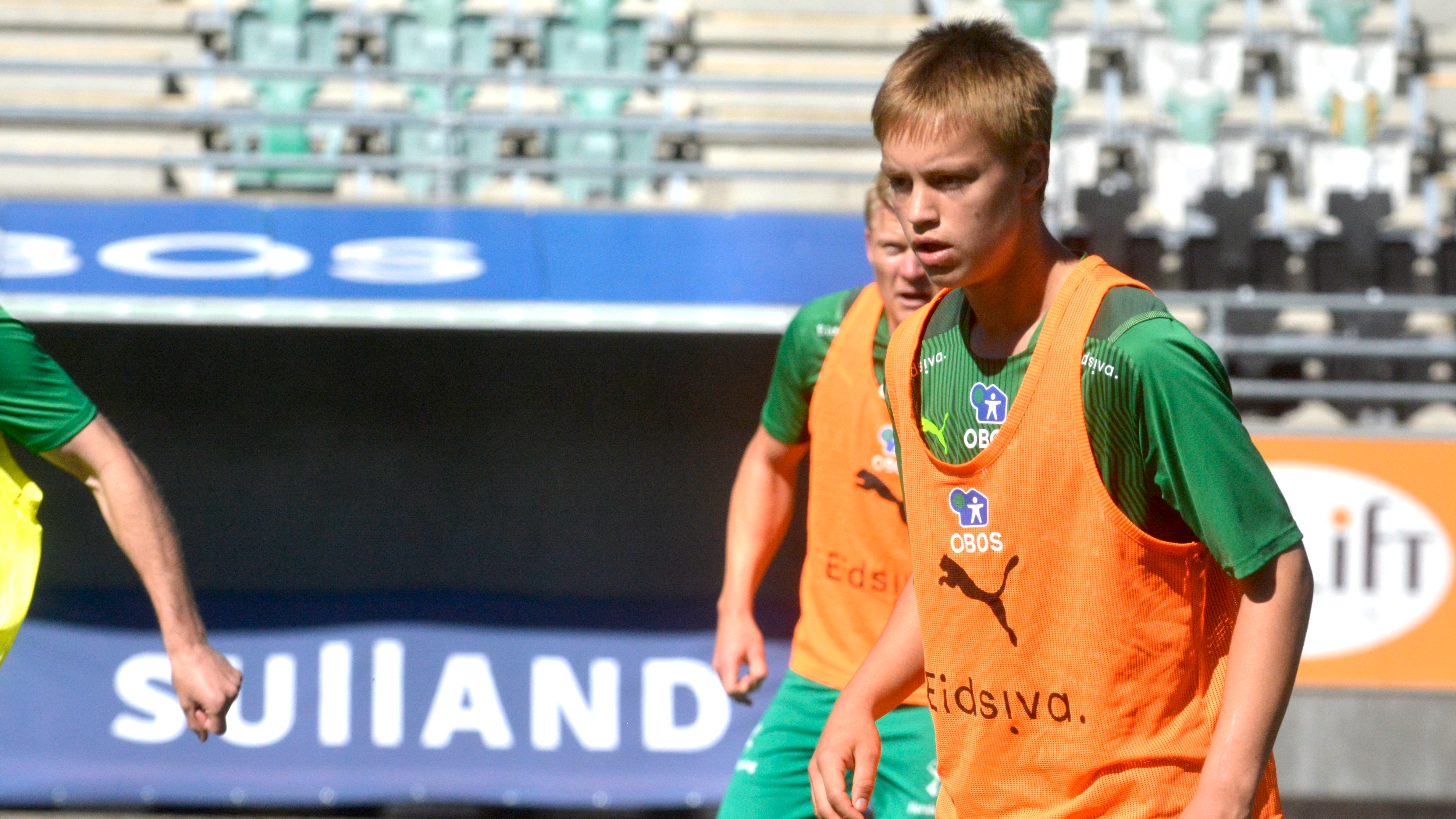Enok Naustdal har signert 